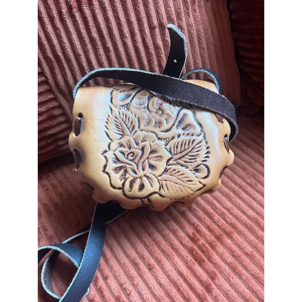Crossbody Bag Women's Size Small Tan Good Hand-Tooled‎ Floral